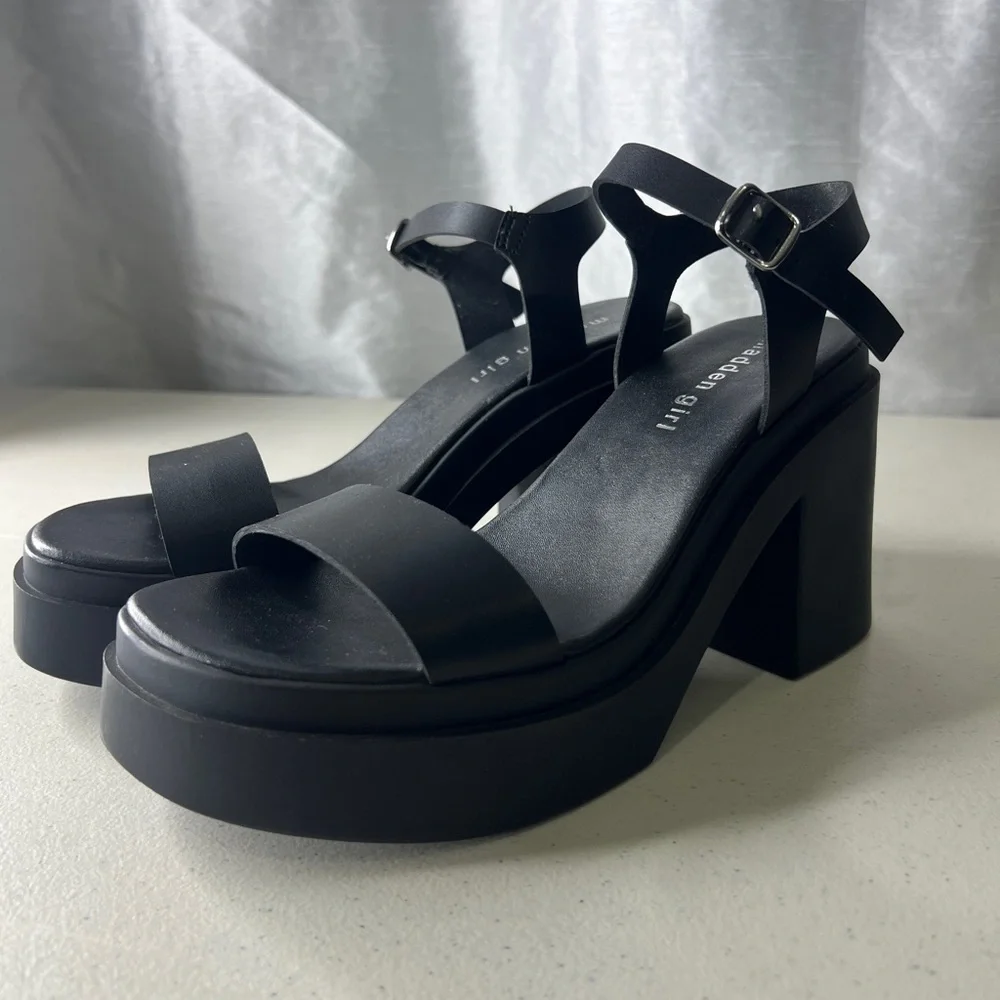 Madden Girl Black Platform Sandals 7.5